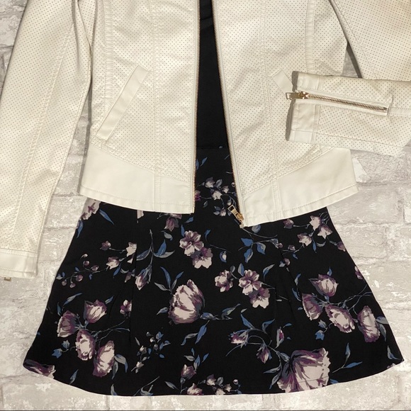 SOLD | Kendall & Kylie Lightweight Floral Skirt EUC - Picture 8 of 16